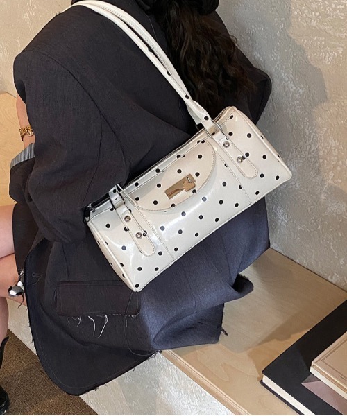FINEnough(ファインナフ)の「ドット柄ボストンショルダーバッグ/リボン付き(ショルダーバッグ・レディース・レッド/ホワイト/ブラウン/ブラック・FREE)」の5枚目の写真