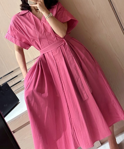AMAJI(アマジ)の「Vネックワンピース 半袖 ウエストベルト付き ミモレ丈(ワンピース・レディース・ブラック/ライトブルー/カーキ/ピンク/ホワイト・FREE)」の10枚目の写真