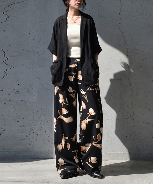 antiqua（アンティカ）の「ボタニカル柄 花柄 ワイドパンツ（その他パンツ・レディース・ブラック・MEDIUM/LARGE）」の2枚目の写真