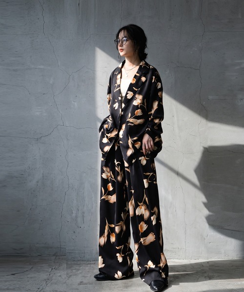 antiqua（アンティカ）の「ボタニカル柄 花柄 ワイドパンツ（その他パンツ・レディース・ブラック・MEDIUM/LARGE）」の3枚目の写真