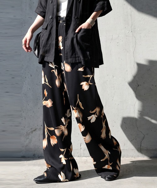 antiqua（アンティカ）の「ボタニカル柄 花柄 ワイドパンツ（その他パンツ・レディース・ブラック・MEDIUM/LARGE）」の4枚目の写真