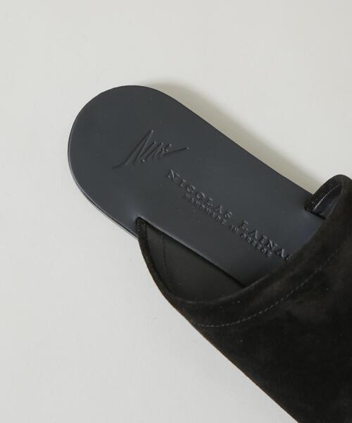 NICOLAS LAINAS（ニコラスライナス）の「NICOLAS LAINAS/ゴールドパーツフラットサンダル（サンダル・レディース・ブラック・38/36/37）」の3枚目の写真
