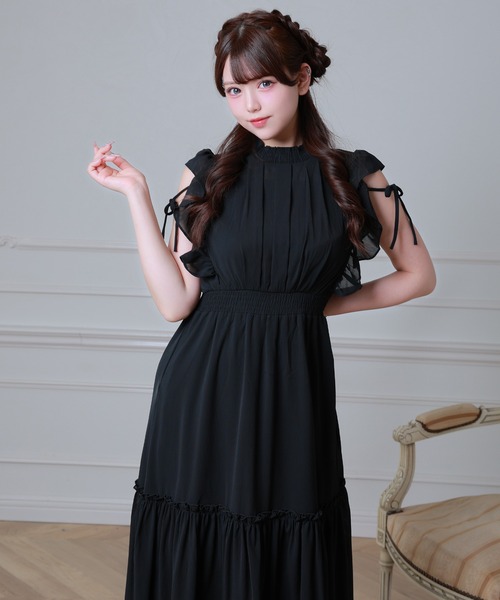 Anely(アネリー)の「リボン フリル ショルダー ティアード ロング ワンピース(ワンピース・レディース・グレー/ブラック/アイボリー・FREE)」の8枚目の写真