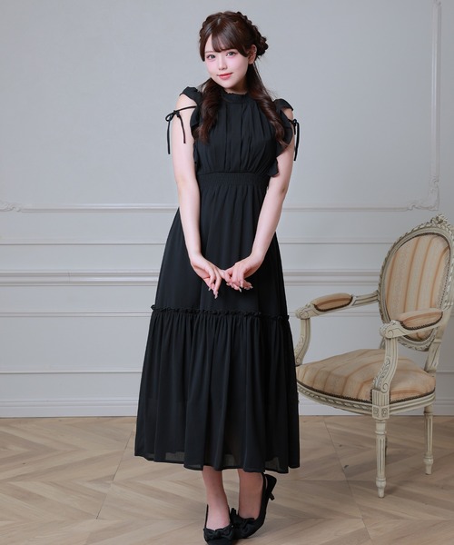 Anely(アネリー)の「リボン フリル ショルダー ティアード ロング ワンピース(ワンピース・レディース・グレー/ブラック/アイボリー・FREE)」の9枚目の写真