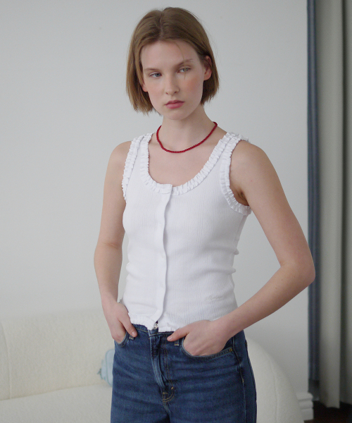 AFTERHOURS(アフターアワーズ)の「FRILL BUTTON SLEEVELESS TOP (WHITE)(Tシャツ/カットソー・レディース・ホワイト・FREE)」の2枚目の写真