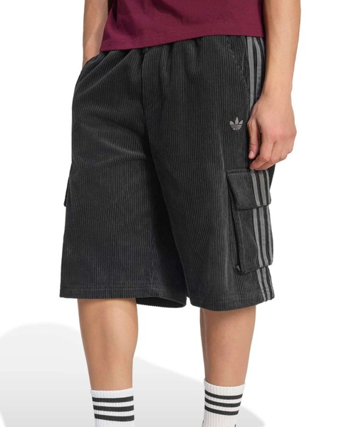 adidas(アディダス)の「adidas ADICOLOR CARGO SHORTS / アディダス アディカラー カーゴ ショーツ(カーゴパンツ・メンズ・ブラック・XL/L/M/S/XXL)」の2枚目の写真