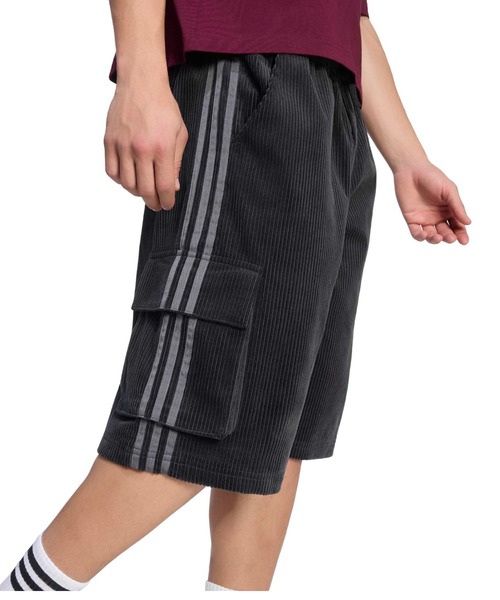 adidas(アディダス)の「adidas ADICOLOR CARGO SHORTS / アディダス アディカラー カーゴ ショーツ(カーゴパンツ・メンズ・ブラック・XL/L/M/S/XXL)」の7枚目の写真
