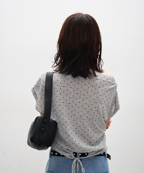 Lutim by u（ルチバイユー）の「マットフェイクレザーボックスショルダーバック（ショルダーバッグ・レディース・ブルー/ブラック/ホワイト・FREE）」の20枚目の写真