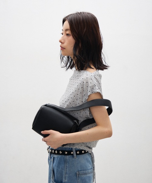 Lutim by u（ルチバイユー）の「マットフェイクレザーボックスショルダーバック（ショルダーバッグ・レディース・ブルー/ブラック/ホワイト・FREE）」の18枚目の写真