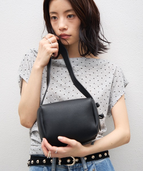 Lutim by u（ルチバイユー）の「マットフェイクレザーボックスショルダーバック（ショルダーバッグ・レディース・ブルー/ブラック/ホワイト・FREE）」の21枚目の写真