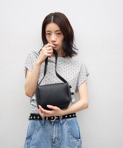 Lutim by u（ルチバイユー）の「マットフェイクレザーボックスショルダーバック（ショルダーバッグ・レディース・ブルー/ブラック/ホワイト・FREE）」の22枚目の写真
