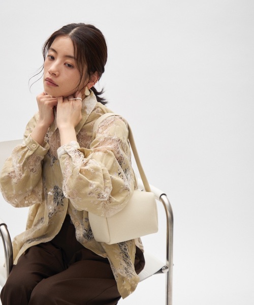 Lutim by u（ルチバイユー）の「マットフェイクレザーボックスショルダーバック（ショルダーバッグ・レディース・ブルー/ブラック/ホワイト・FREE）」の12枚目の写真