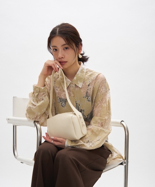 Lutim by u（ルチバイユー）の「マットフェイクレザーボックスショルダーバック（ショルダーバッグ・レディース・ブルー/ブラック/ホワイト・FREE）」の14枚目の写真
