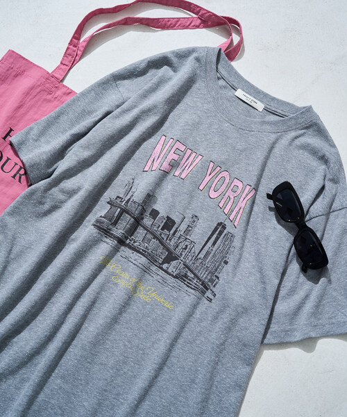 FREAK'S STORE(フリークスストア)の「限定展開 ビンテージライク NEWYORK 半袖Tシャツ(Tシャツ/カットソー・レディース・ベージュ/グレー/ブラック/ネイビー/ナチュラル・フリ-)」の1枚目の写真