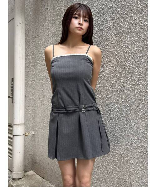MURUA(ムルーア)の「ボックスプリーツキャミワンピース 夏服(ワンピース・レディース・ブラック/グレー・2/1)」の14枚目の写真