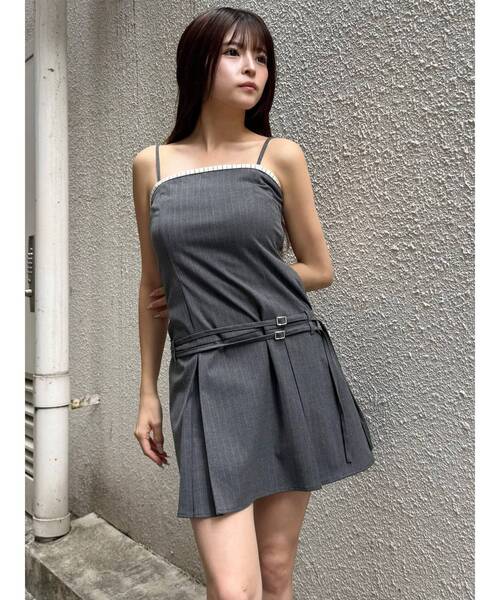 MURUA(ムルーア)の「ボックスプリーツキャミワンピース 夏服(ワンピース・レディース・ブラック/グレー・2/1)」の13枚目の写真