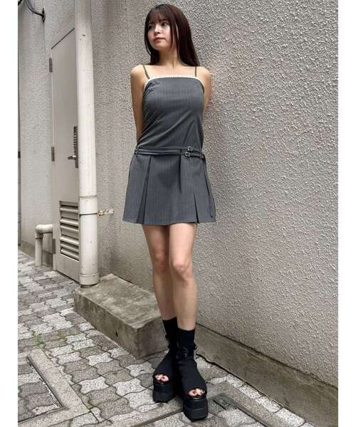 MURUA(ムルーア)の「ボックスプリーツキャミワンピース 夏服(ワンピース・レディース・ブラック/グレー・2/1)」の17枚目の写真