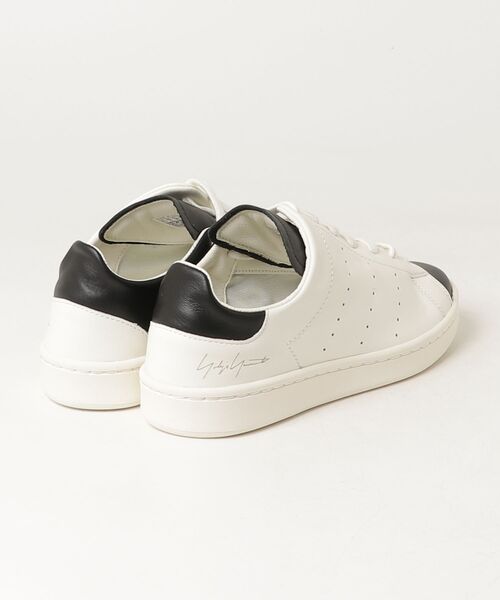 Y-3(ワイスリー)の「Y-3 DIAGONAL STAN SMITH(スニーカー・メンズ・ホワイト×ブラック・24.5cm/25.5cm/26.0cm/26.5cm/27.0cm/27.5cm/28.0cm/28.5cm/23.5cm/22.5cm/23.0cm/24.0cm/29.0cm/29.5cm)」の6枚目の写真
