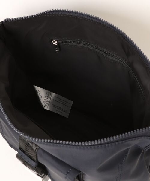 A.P.C.（アーペーセー）の「BESACE TREK（ボディバッグ/ウエストポーチ・メンズ・ダークネイビー・ONESIZE）」の4枚目の写真