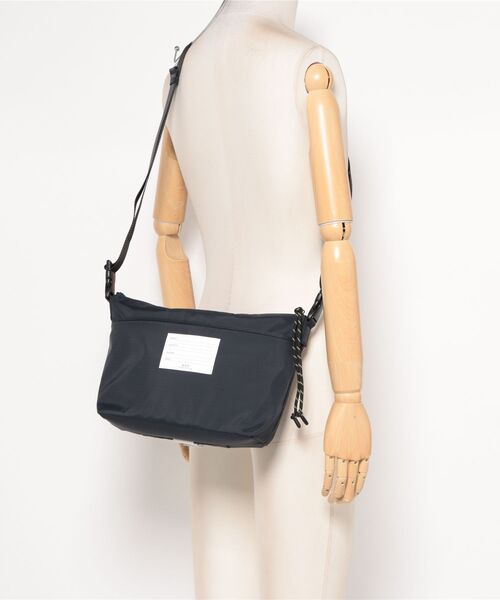 A.P.C.（アーペーセー）の「BESACE TREK（ボディバッグ/ウエストポーチ・メンズ・ダークネイビー・ONESIZE）」の5枚目の写真