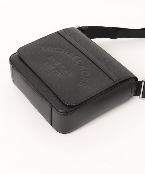 MICHAEL KORS(マイケルコース)の「COOPER スクエア フラップ クロスボディ(ショルダーバッグ・メンズ・ブラック・FREE)」の3枚目の写真