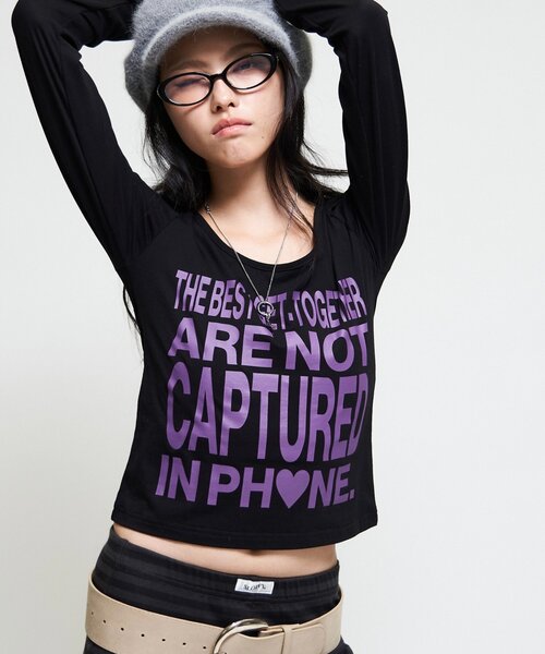 WHO'S WHO gallery(フーズフーギャラリー)の「【WEB限定】メッセージL/Sトップス(Tシャツ/カットソー・レディース・ブラック/ミント/オフホワイト/パープル/ブラウン・FREE)」の3枚目の写真