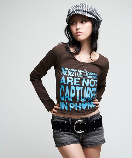 WHO'S WHO gallery(フーズフーギャラリー)の「【WEB限定】メッセージL/Sトップス(Tシャツ/カットソー・レディース・ブラック/ミント/オフホワイト/パープル/ブラウン・FREE)」の13枚目の写真