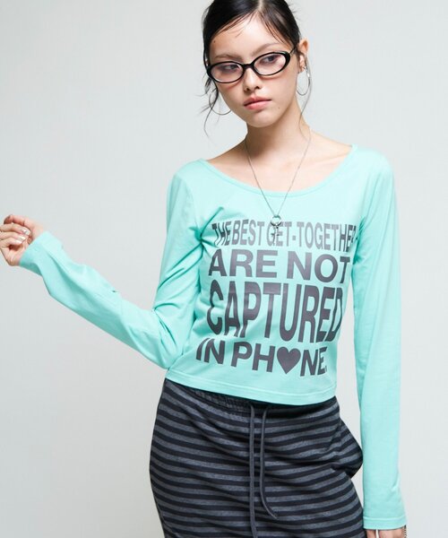 WHO'S WHO gallery(フーズフーギャラリー)の「【WEB限定】メッセージL/Sトップス(Tシャツ/カットソー・レディース・ブラック/ミント/オフホワイト/パープル/ブラウン・FREE)」の15枚目の写真