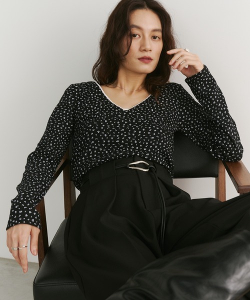 ORDENA(オルディナ)の「小花柄サーマル胸切替VネックロンT(Tシャツ/カットソー・レディース・ホワイト/ネイビー/ブラック・FREE)」の6枚目の写真