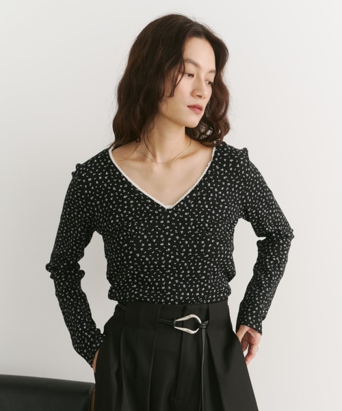 ORDENA(オルディナ)の「小花柄サーマル胸切替VネックロンT(Tシャツ/カットソー・レディース・ホワイト/ネイビー/ブラック・FREE)」の4枚目の写真