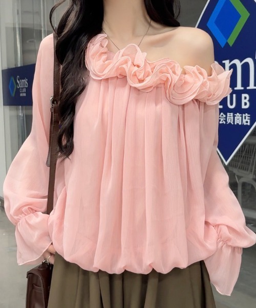 AMAJI(アマジ)の「オフショルダー フリル 長袖シャツ(シャツ/ブラウス・レディース・ブラック/ライトピンク/ベージュ・FREE)」の6枚目の写真