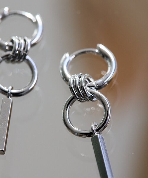 ear PAPILLONNER(イアパピヨネ)の「2WAYバー付ダブルフープピアス(ピアス(両耳用)・レディース・シルバー/ゴールド・FREE)」の4枚目の写真
