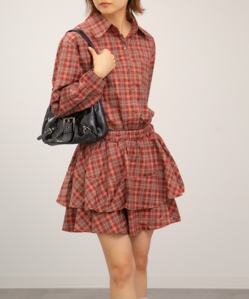 Chiina(チーナ)の「【Chiina】チェック柄プリーツミニシャツワンピース(Tシャツ/カットソー・レディース・イエロー/レッド/ネイビー・FREE)」の3枚目の写真