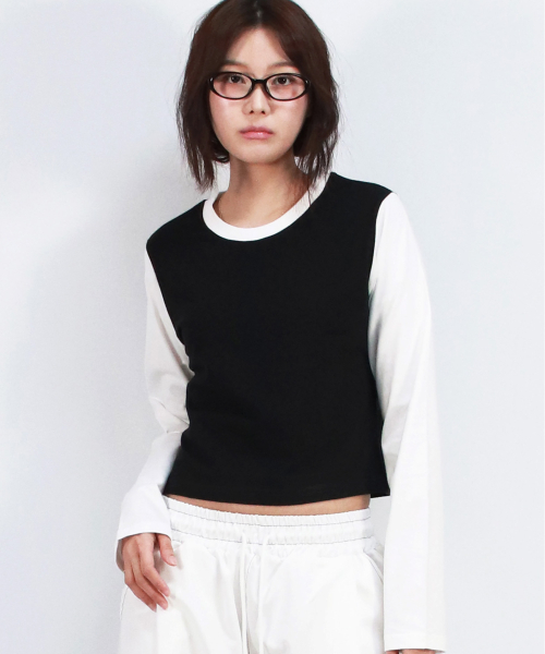 DEMARC（ドゥマーク）の「COLOR-BLOCK SEMI-CROP LONG SLEEVE TEE -  Black&White（Tシャツ/カットソー・レディース・その他・MEDIUM/LARGE）」の3枚目の写真