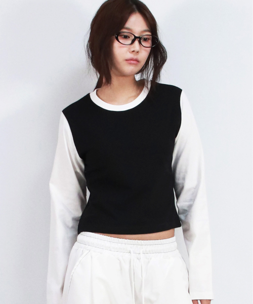DEMARC（ドゥマーク）の「COLOR-BLOCK SEMI-CROP LONG SLEEVE TEE -  Black&White（Tシャツ/カットソー・レディース・その他・MEDIUM/LARGE）」の4枚目の写真