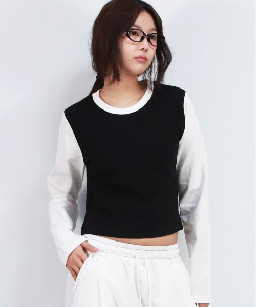 DEMARC（ドゥマーク）の「COLOR-BLOCK SEMI-CROP LONG SLEEVE TEE -  Black&White（Tシャツ/カットソー・レディース・その他・MEDIUM/LARGE）」の5枚目の写真