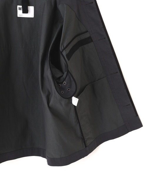 MHL.(エムエイチエル)の「UTILITY COTTON NYLON TWILL(ブルゾン・メンズ・カーキ/グレー・SMALL/LARGE/MEDIUM)」の6枚目の写真
