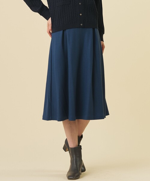 J.PRESS(ジェイプレス)の「【シーンレスに活躍】ウールスムース フレア スカート(スカート・レディース・ベージュ系/ピーコックグリーン系/ネイビー系/ライトグレー系・T13/T15/T17)」の3枚目の写真
