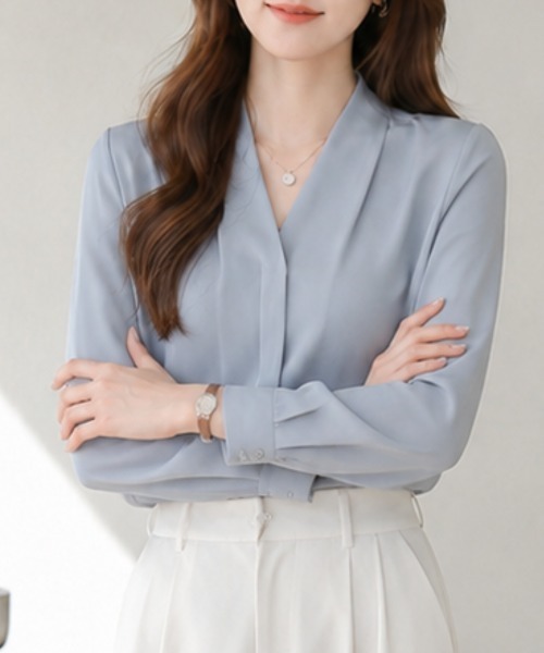 Dewlily(デューリリー)の「オフィスにも着やすい大人の抜け感。 スキッパーネックブラウス(シャツ/ブラウス・レディース・ブラック/ブルー/ホワイト/グレー・XL/L/M/S)」の17枚目の写真