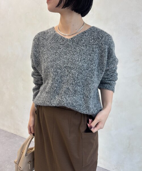 Jena espace merveilleux(ジェナ エスパスメルヴェイユ)の「ウール混Vネックニット(ニット/セーター・レディース・ベージュ/ブラック/イエロー・FREE)」の5枚目の写真