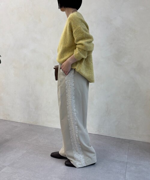 Jena espace merveilleux(ジェナ エスパスメルヴェイユ)の「ウール混Vネックニット(ニット/セーター・レディース・ベージュ/ブラック/イエロー・FREE)」の18枚目の写真