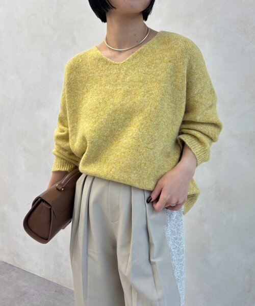 Jena espace merveilleux(ジェナ エスパスメルヴェイユ)の「ウール混Vネックニット(ニット/セーター・レディース・ベージュ/ブラック/イエロー・FREE)」の16枚目の写真