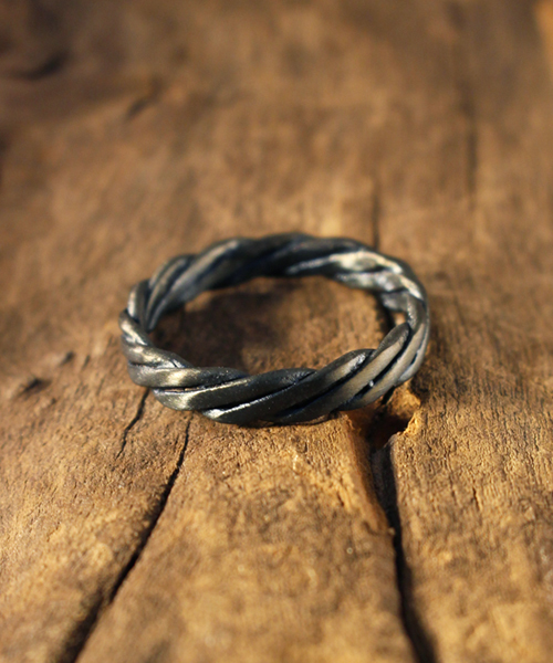 Vaya Con Dios（ヴァヤコンディオス）の「【VayaConDios/ヴァヤコンディオス】ステンレス製ツイストリング（リング・メンズ・シルバー/ゴールド/ブラック/ピンクゴールド・#19/#17/#21/#11/#13）」の11枚目の写真