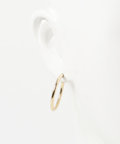 Me%（ミィパーセント）の「フトスモールフープイヤリング２  773515（イヤリング・レディース・シルバー系その他/ゴールド系その他・ONE SIZE）」の4枚目の写真