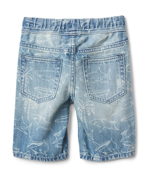 GAP(ギャップ)の「Gap シャークグラフィック プルオンショートパンツ(15Cm)(その他パンツ・キッズ・ライトインディゴブルー・90cm/105cm/100cm/110cm/95cm/80cm)」の2枚目の写真