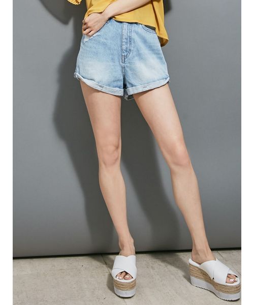 EMODA（エモダ）の「ヘムロールジャストウエストショートパンツ（デニムパンツ・レディース・ホワイト/ライトブルー/インディゴブルー・SMALL/MEDIUM）」の14枚目の写真