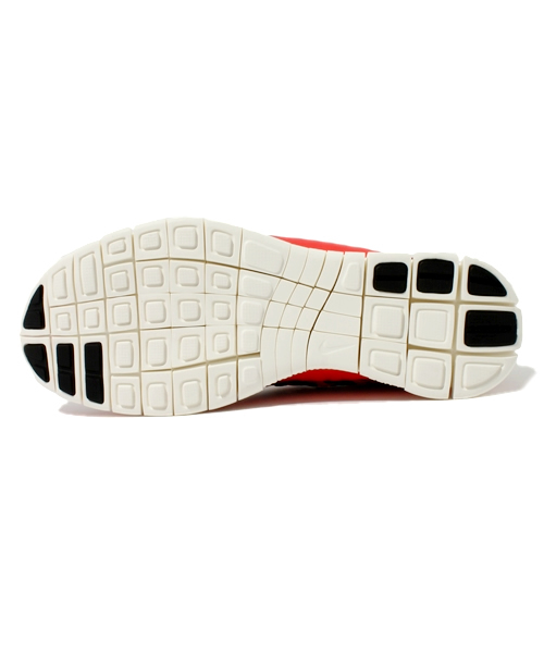 BEAMS BOY(ビームスボーイ)の「△NIKE / フリーウーブン(スニーカー・レディース・その他1/その他2・23/24)」の4枚目の写真