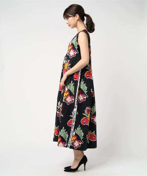 チャイハネ（チャイハネ）の「【チャイハネ】メキシカンフラワーVネックノースリーブワンピース（ワンピース・レディース・ブラック/オレンジ/ブルー・FREE）」の5枚目の写真