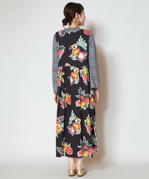 チャイハネ（チャイハネ）の「【チャイハネ】メキシカンフラワーVネックノースリーブワンピース（ワンピース・レディース・ブラック/オレンジ/ブルー・FREE）」の8枚目の写真