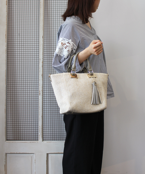 MONICA（モニカ）の「金具付サマートート Ｓサイズ（トートバッグ・レディース・ブラック/ベージュ/グレー/アイボリー・FREE）」の2枚目の写真